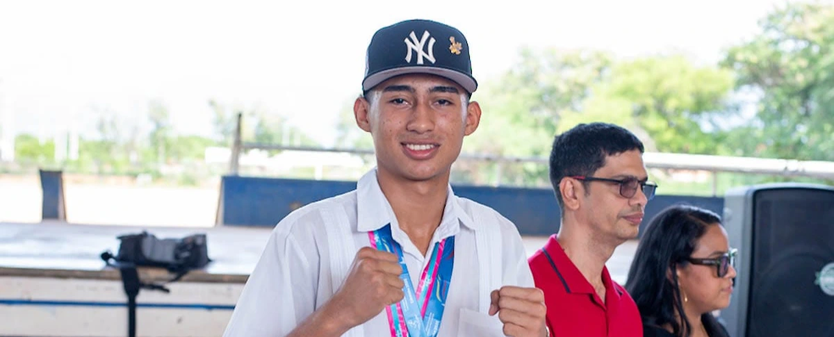 Luis Alejandro Yatt fue recibido en su colegio, tras brillar en los Centroamericanos Escolares. Foto: Jesús Ochoa.