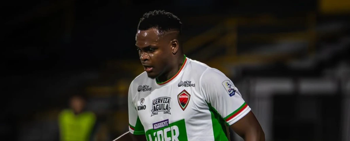 Yeiner Londoño es un extremo izquierdo que viste la camiseta del Patriotas y aseguran que está en la órbita ‘aliancista’.