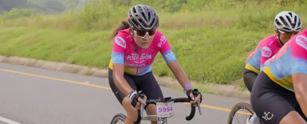 La joven ciclista vallenata brilló en el Giro de Rigo tras sortear varias dificultades.