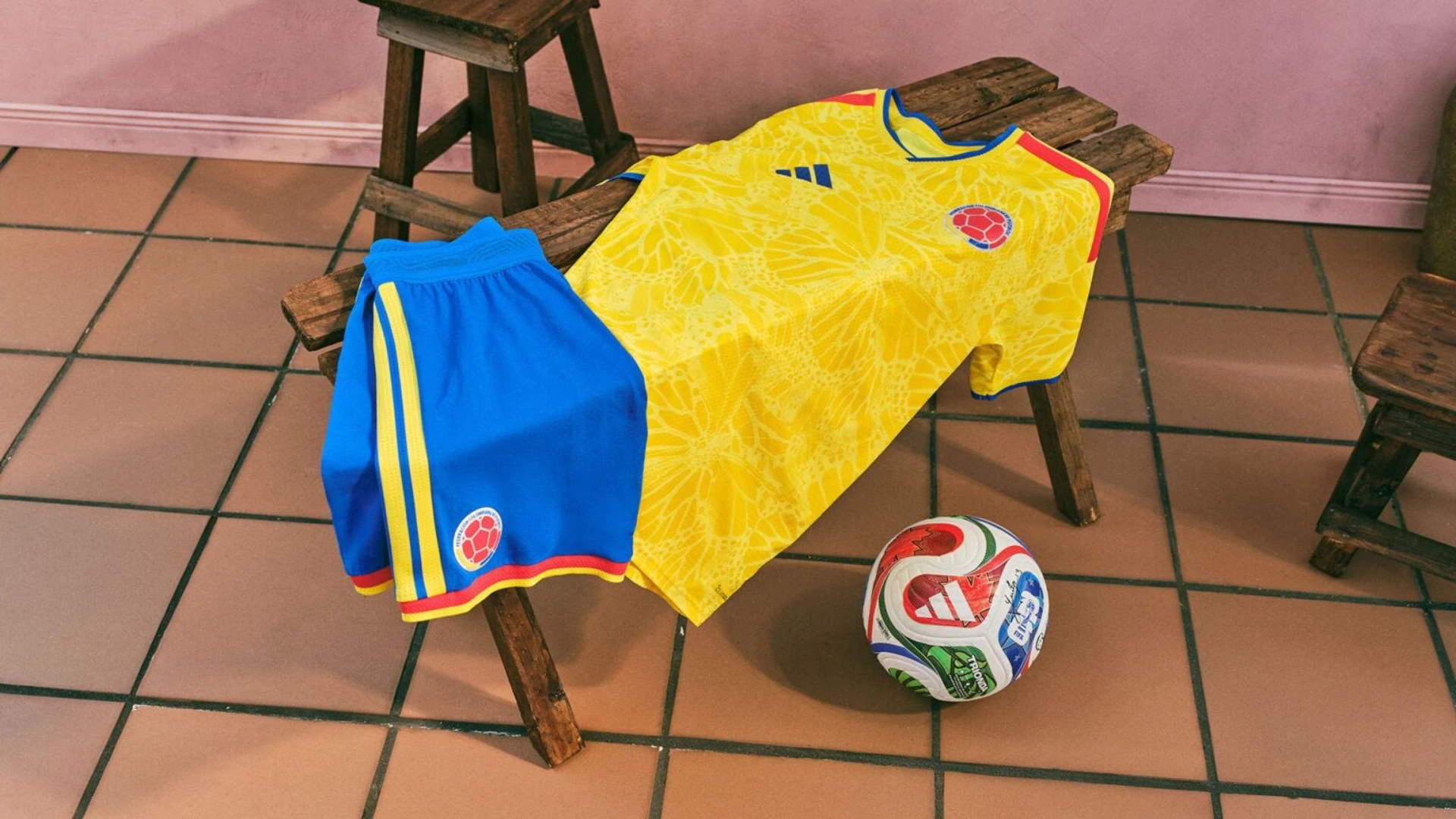 La Selección Colombia volvió al tricolor tradicional para su camiseta titular.