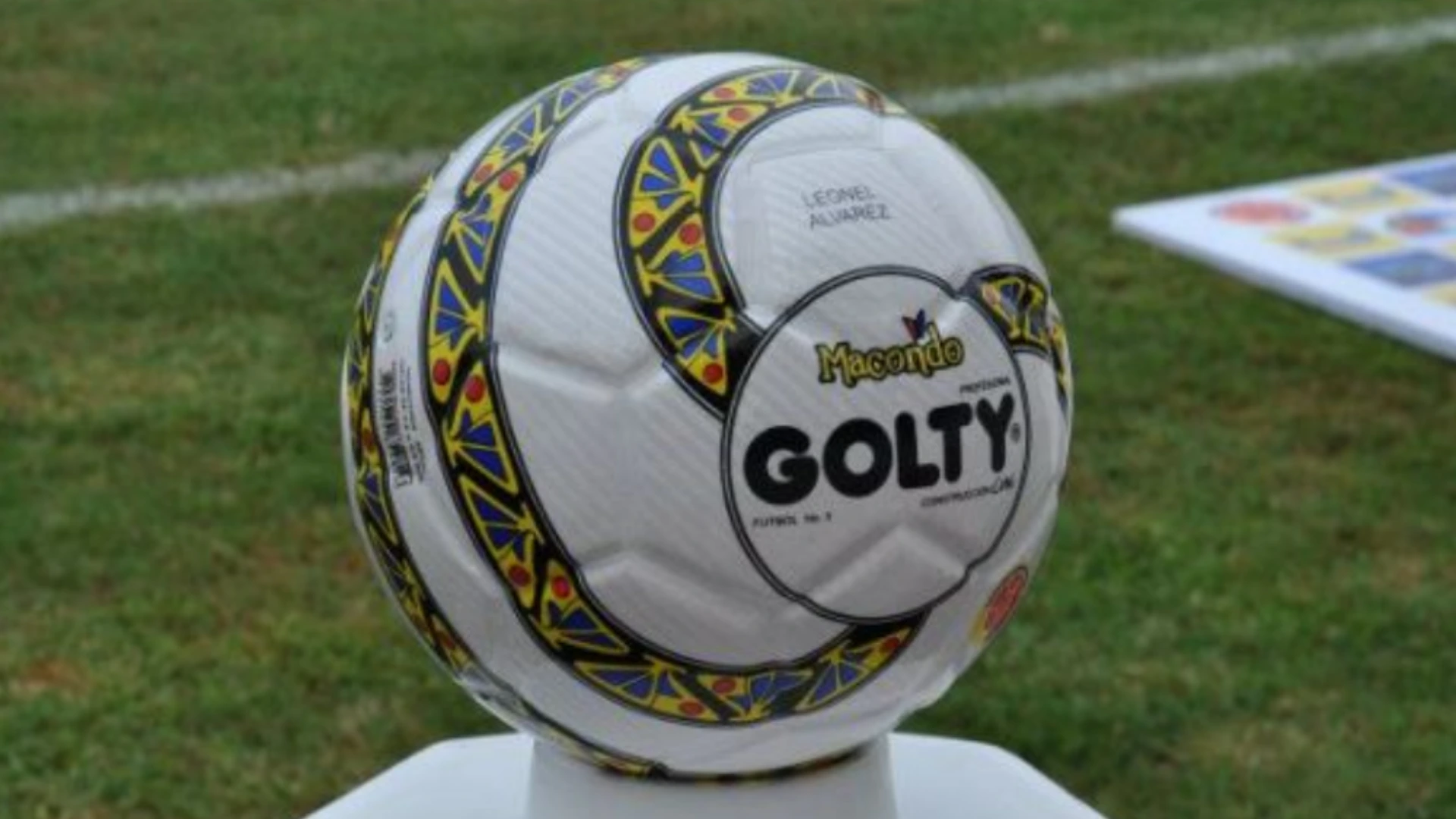 En 2011, Golty lanzó el Macondo balón usado en las Eliminatorias rumbo al Mundial 2014.