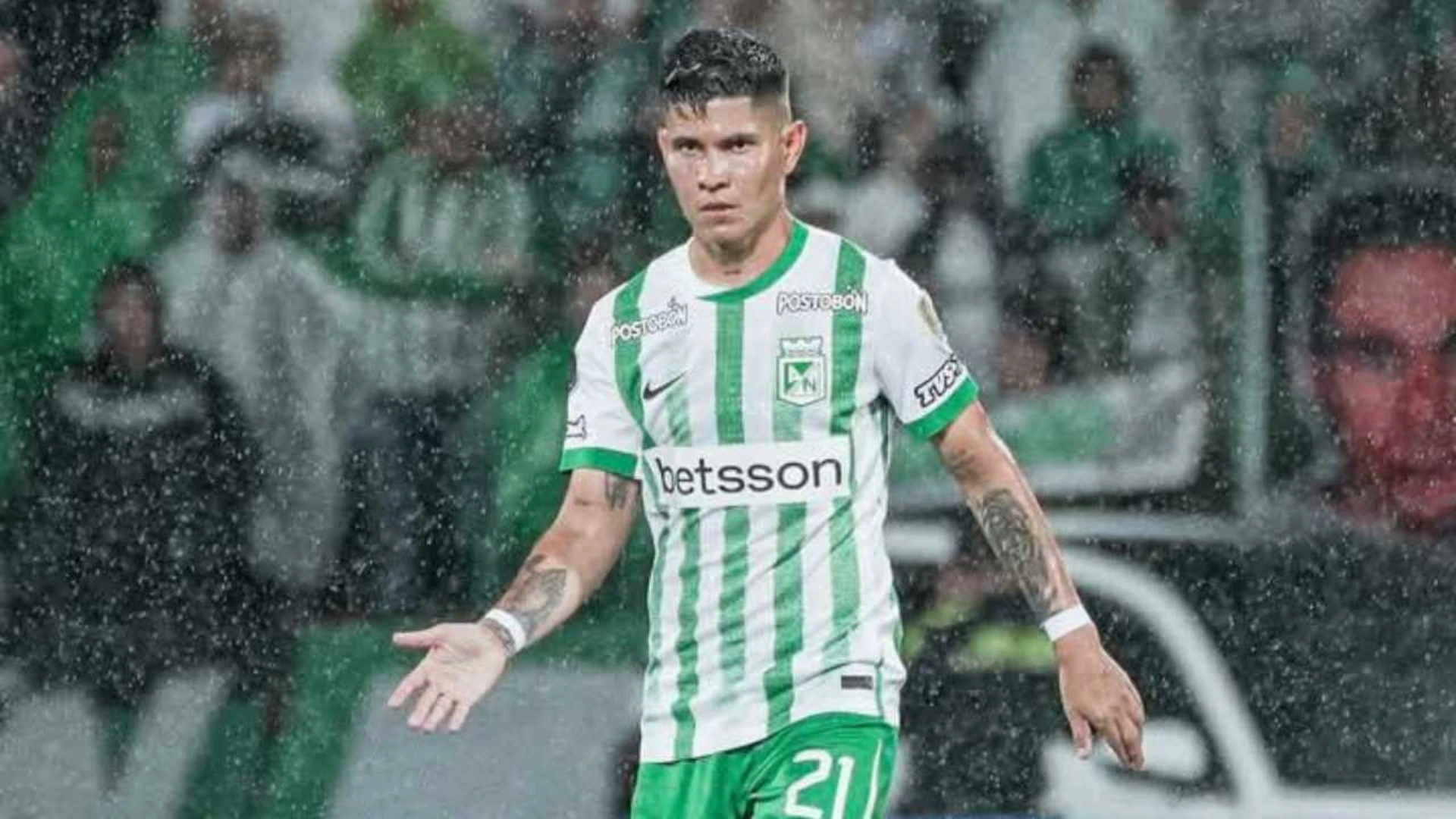 Jorman Campuzano viste la camiseta de Atlético Nacional.
