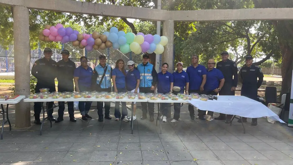 Adultos mayores del barrio Don Carmelo participan con alegría en actividades recreativas y de integración organizadas por la Junta de Acción Comunal y La Gudmo 28. Foto: JAC