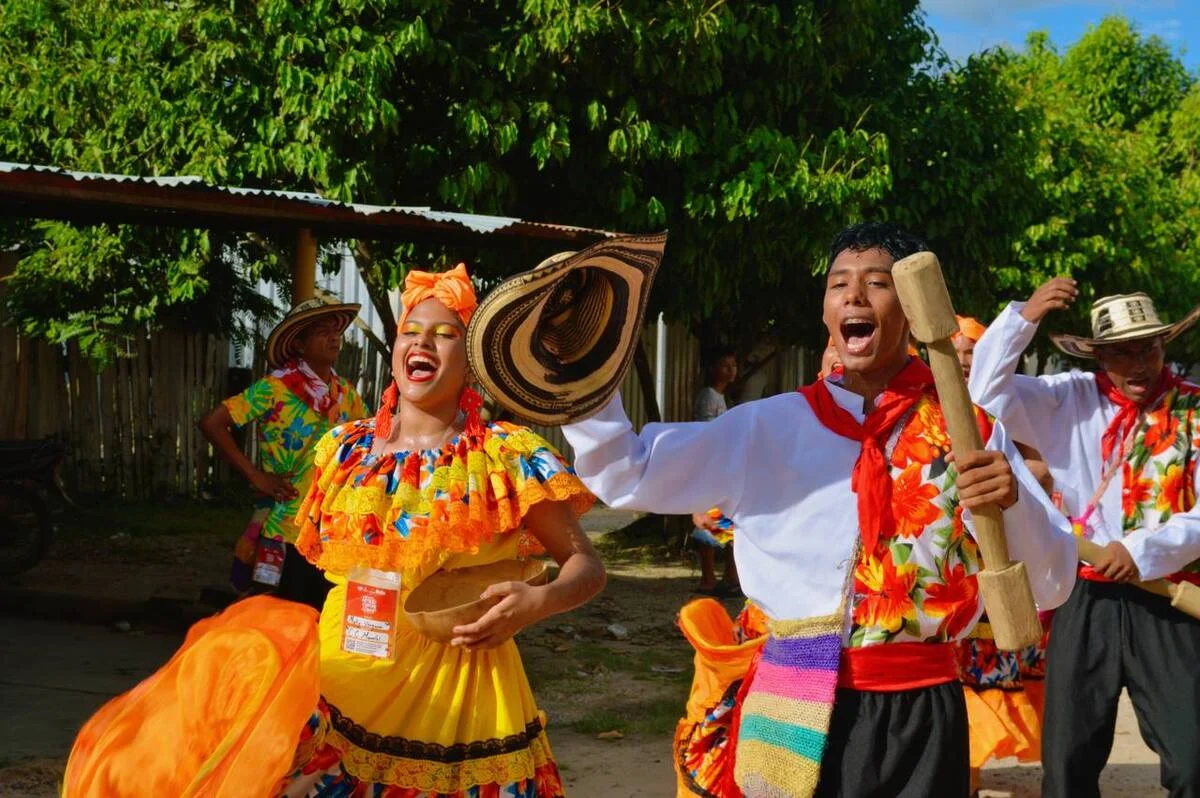 Recorrido folclórico por las principales calles del corregimiento