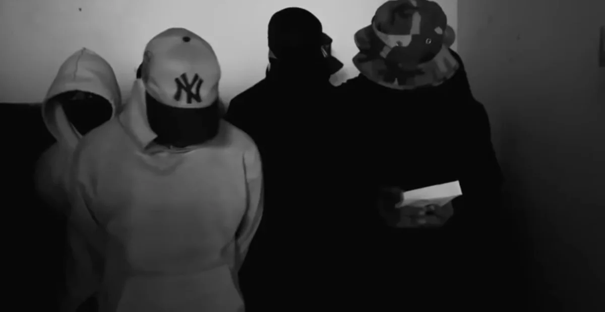 El video, de 20 segundos, muestra a siete hombres encapuchados lanzando amenazas. Foto: cortesía.