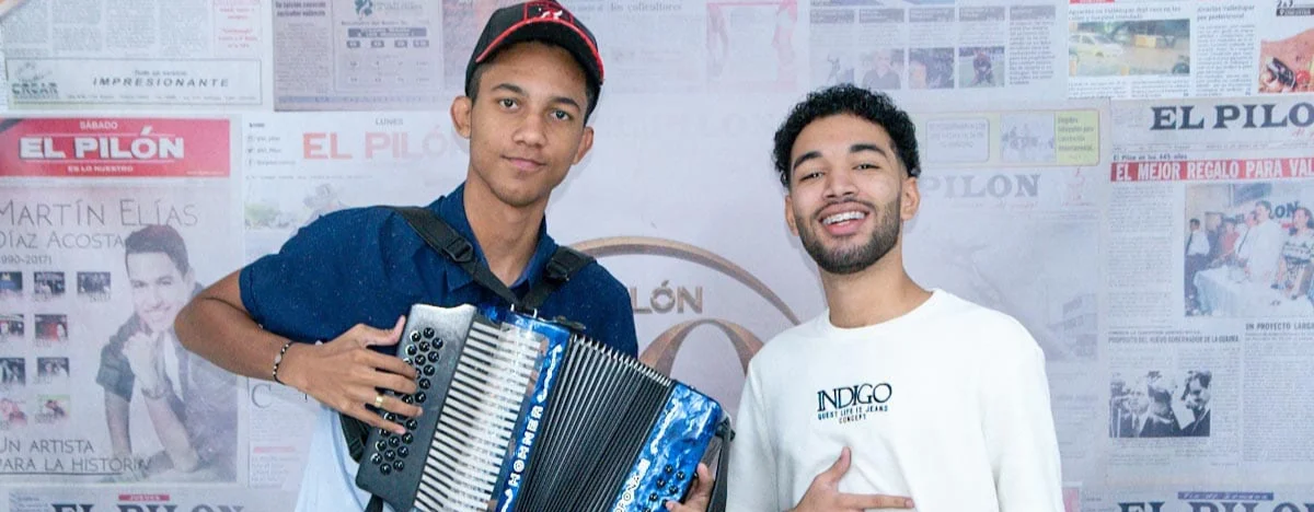 Ronald Arenillas y Sebastián Quiroz promocionaron su agrupación en EL PILÓN. FOTO: JESÚS OCHOA/EL PILÓN.