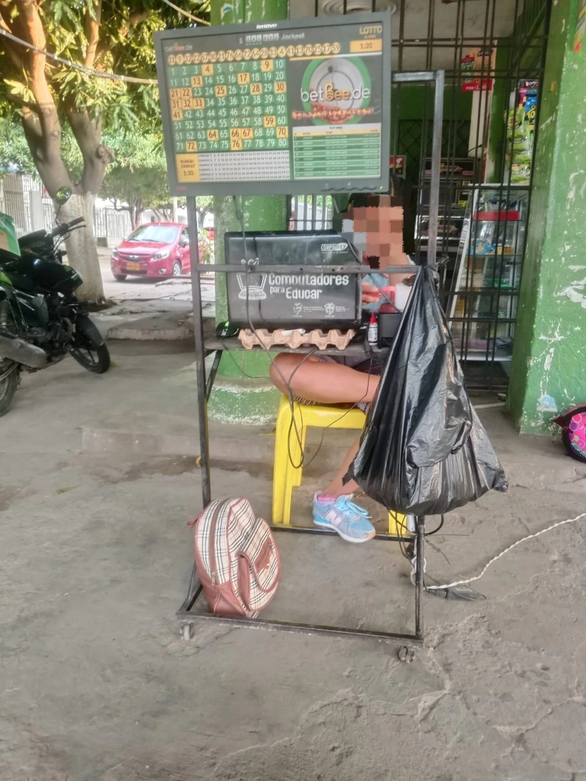 Computador para educar del gobierno en puesto de loterías Valledupar