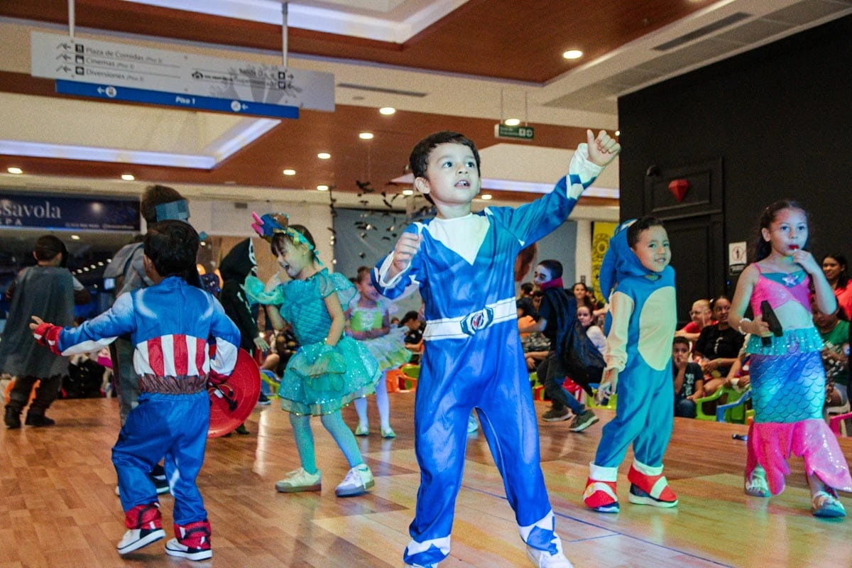 Niños disfrazados Halloween Valledupar 2025