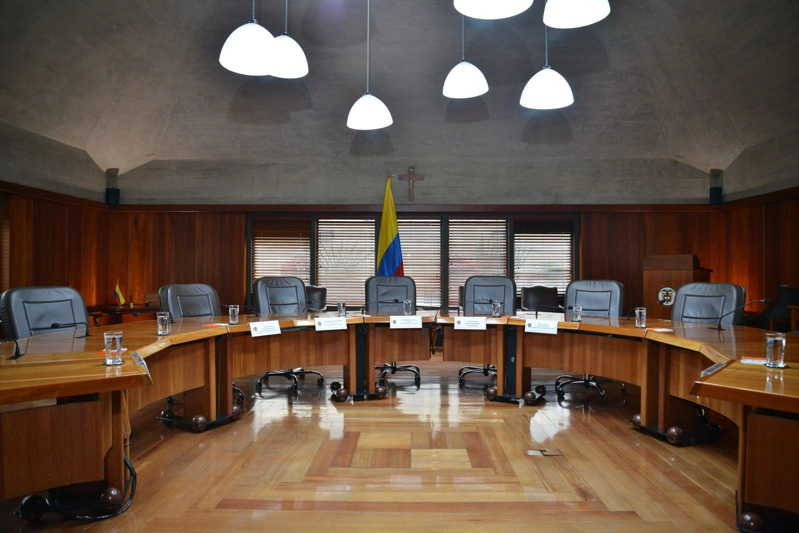 Corte Constitucional crucifijos juzgados laicidad Colombia 2025