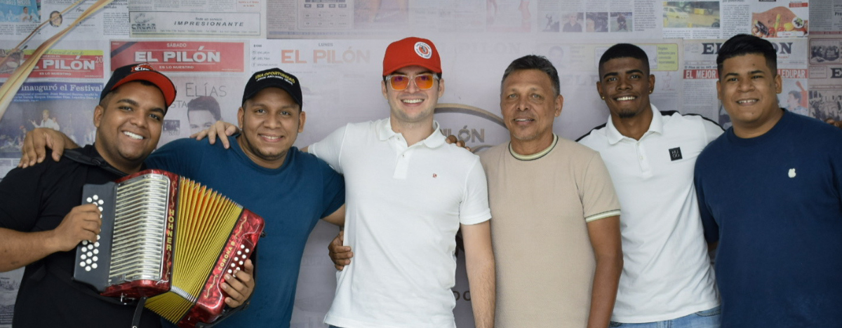 José Jorge Oñate y su agrupación en entrevista con EL PILÓN. 
FOTO: SAID ARMENTA.