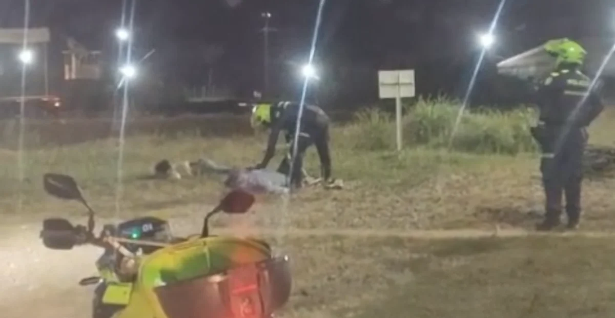 En el lugar murió Luis José Aponte Mosquera, mientras que el segundo implicado, Dolwinson José Galván Cárdenas, fue trasladado al hospital de Chiriguaná, donde finalmente falleció. Foto: cortesía.