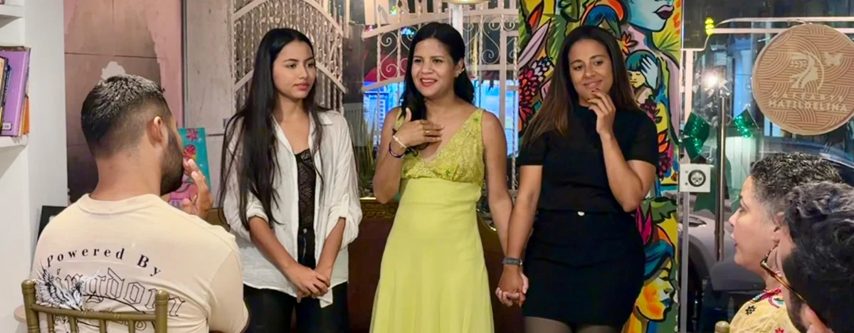 Andrea Guerra, Kathleen Navarro y Marian Almeida en el recital ‘Cupido está muerto’. FOTO: JESÚS OCHOA/EL PILÓN.