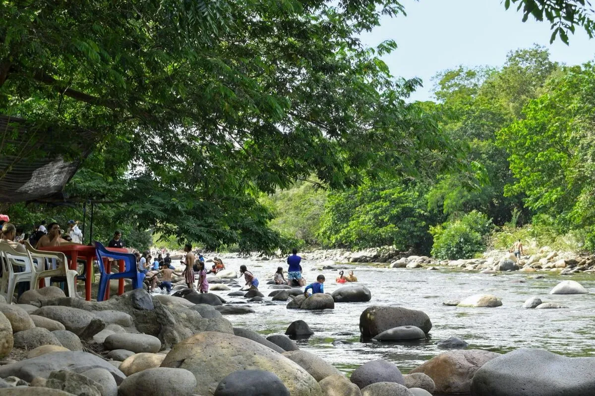 El balneario Hurtado bajo restricciones nocturnas del Decreto 1225. Foto: Said Armenta.