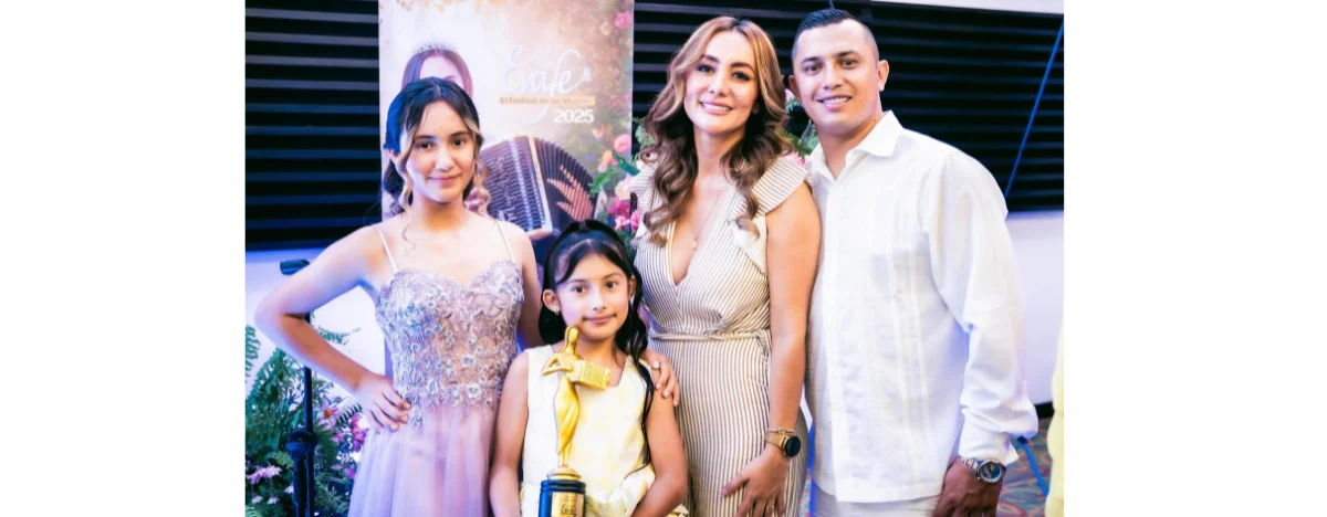 María José con sus padres Luis Carlos, Yeni Patricia su hermana María Salomé