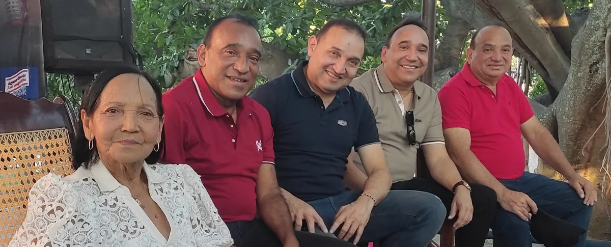 Elsa Molina y sus hijos Gustavo, Rodolfo, José Alfonso y Raúl Maeste Molina, homenajeados en Patillal