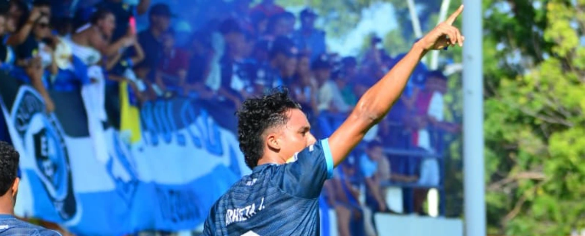 El delantero vallenato Juan Arrieta anotó un doblete. Foto: Néstor de Ávila.