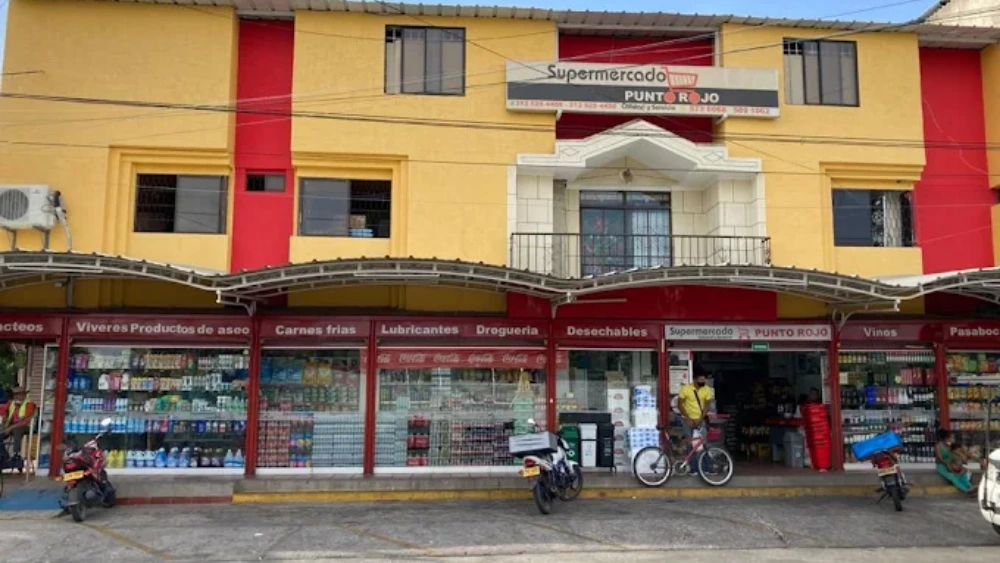 El popular supermercado Punto Rojo, ubicado en el barrio San Joaquín de Valledupar.