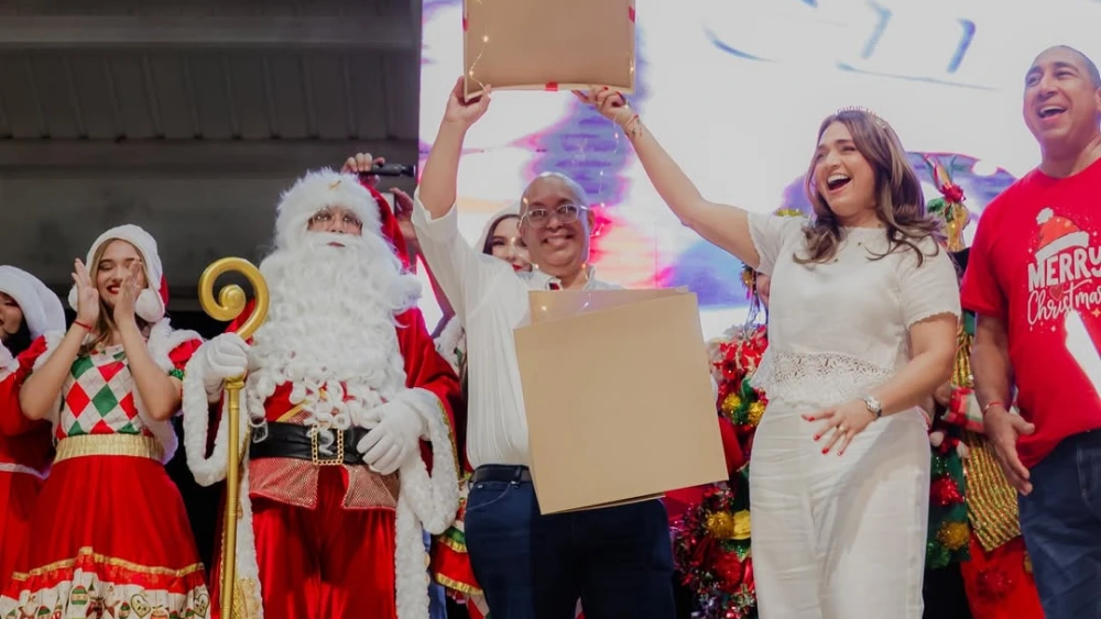 El alcalde de la ciudad Ernesto Miguel Orozco Durán dijo presente en la fiesta navideña