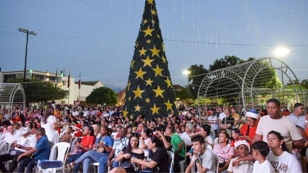 El acto inaugural incluyó la presencia de personajes típicos de la Navidad y muestras artísticas. Foto: Said