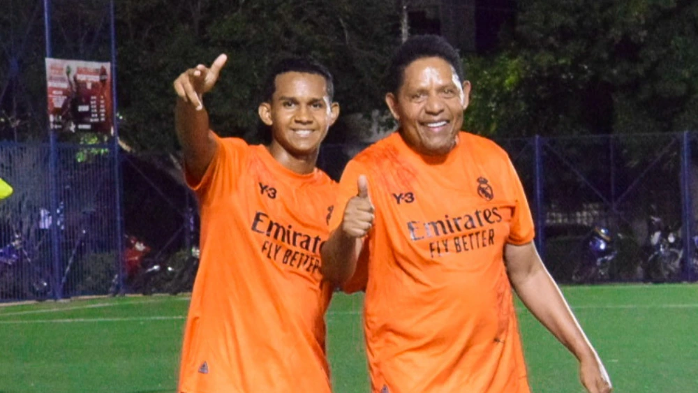 A sus 70 años jugó los noventa minutos e incluso anotó un gol desde el tiro penal. Foto: Said Armenta. 