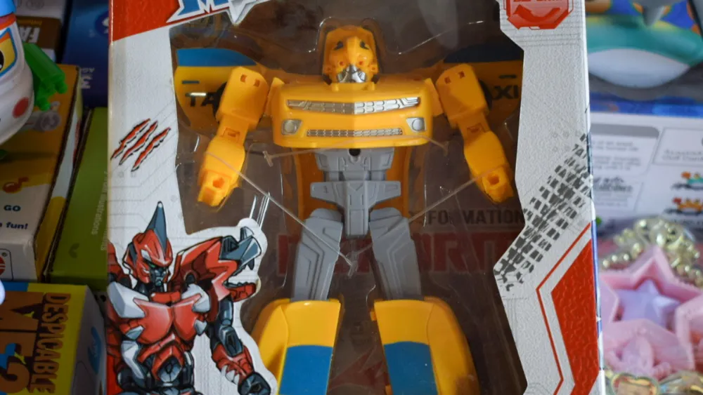 Los automóviles están entre los juguetes más buscados. Fotos: Said Armenta.