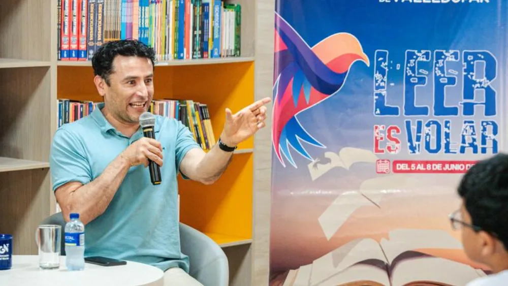 El escritor y filósofo Fernando Galindo dio a conocer su opinión sobre el tema en FELVA 2025. Foto: Jesús Ochoa.