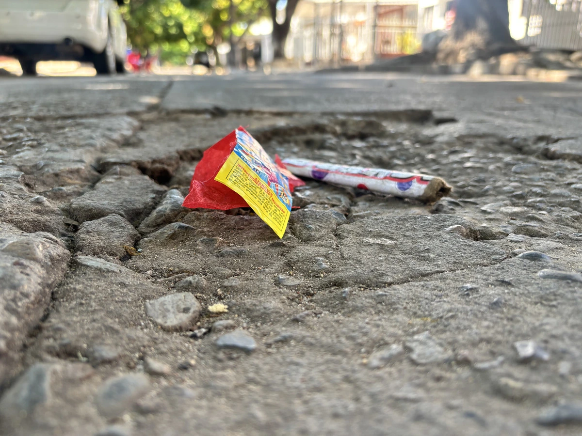Calles de Valledupar llenas de restos de pólvora quemada tras la Noche de Velitas. Foto: EL PILÓN.