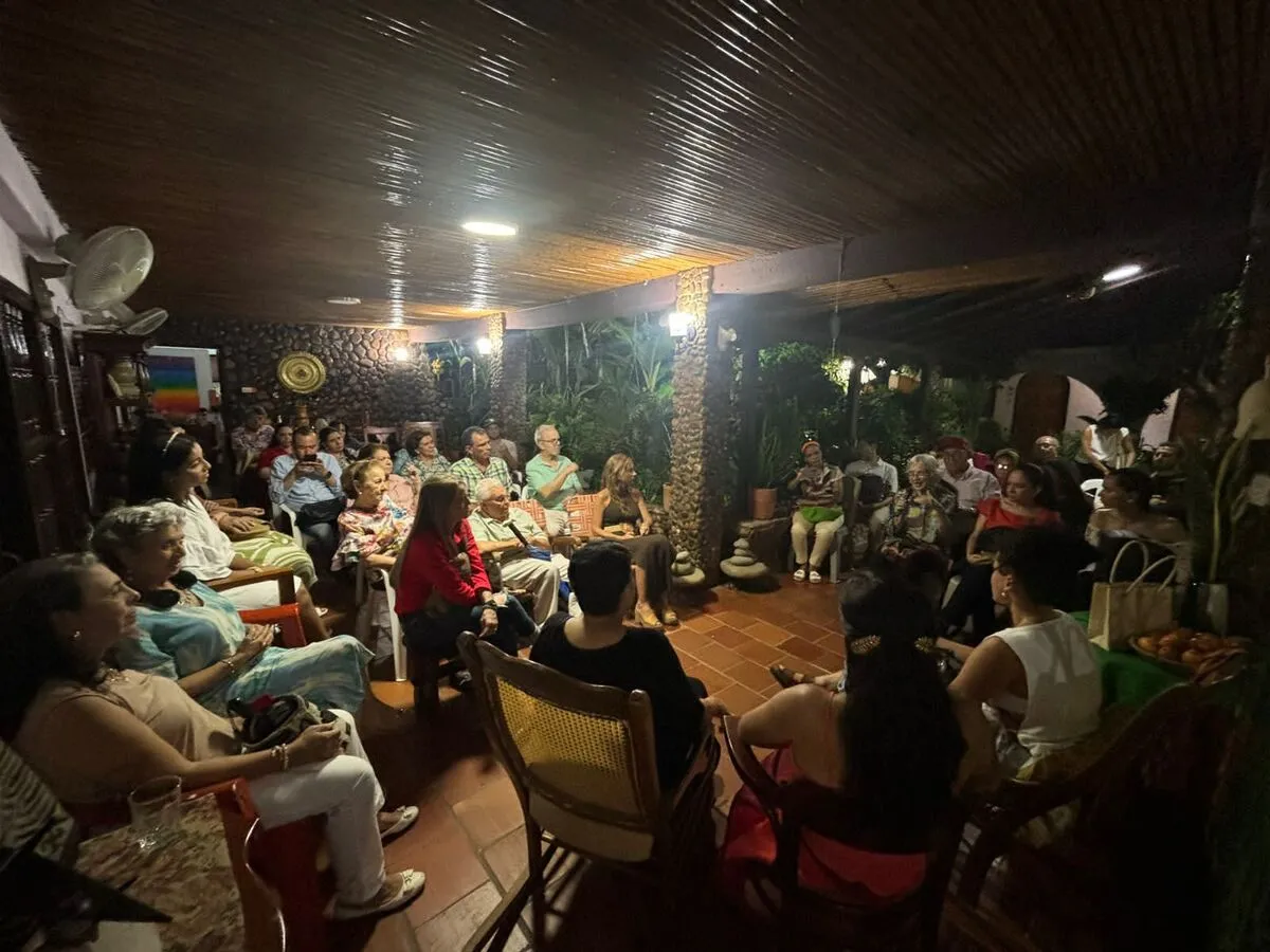 Casa de Encuentros registró una casa llena en el conversatorio “Mundos Próximos en Femenino” el 2 de diciembre.