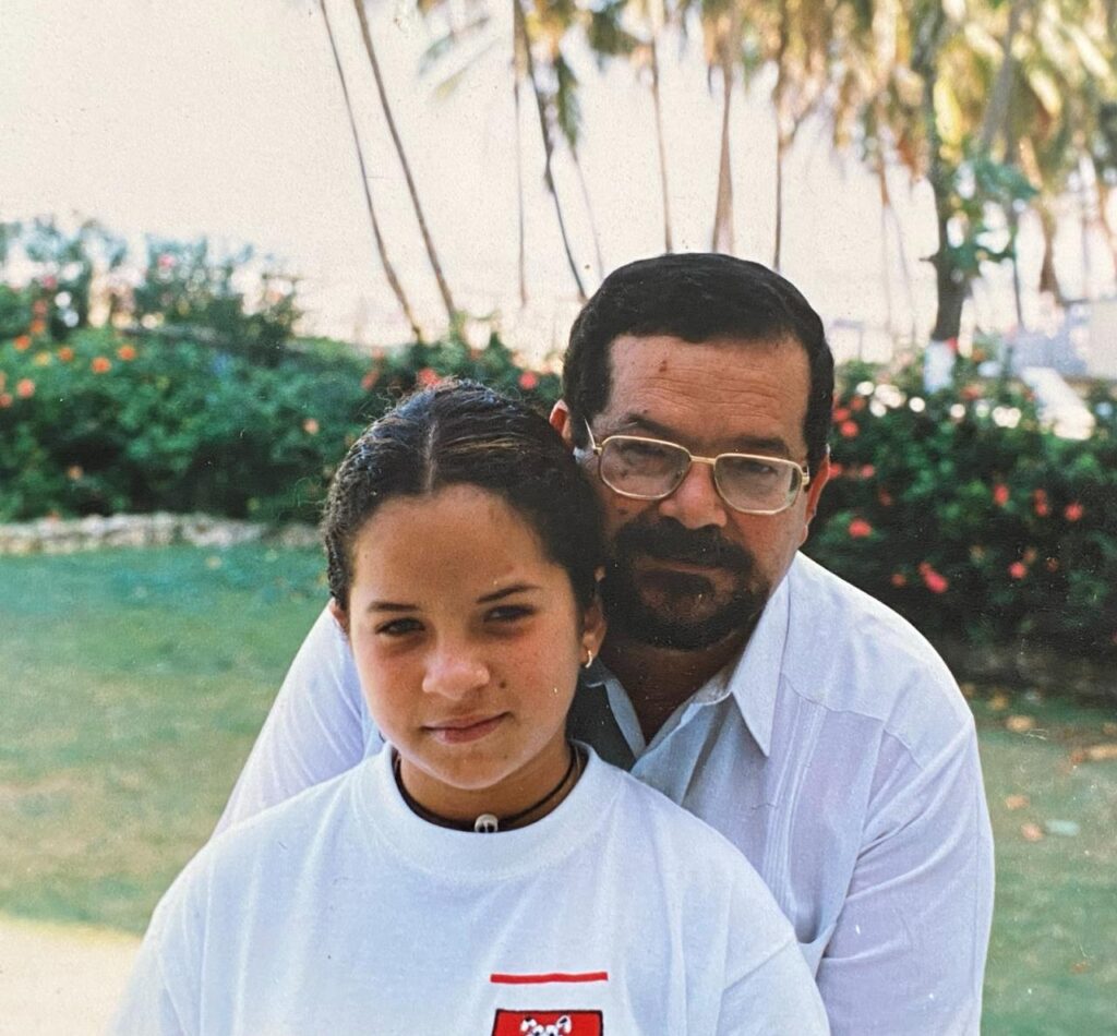 Paloma Sánchez revela cómo fue la relación con su padre, David Sánchez Juliao: su descubrimiento como escritor, sus días junto a él, su carácter.