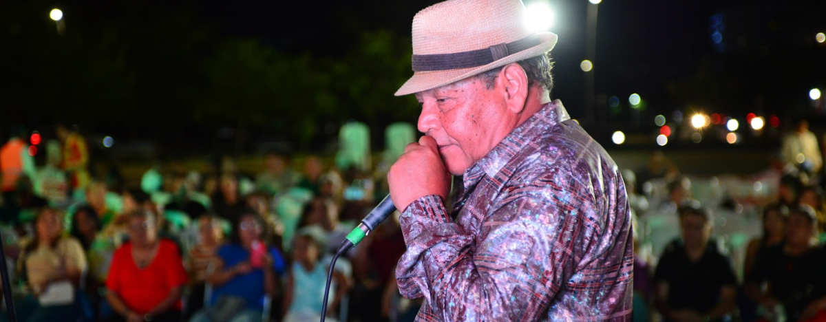 Rosendo Romero deleitó con sus canciones al público en la Casa en el Aire en Valledupar. FOTO: ALCALDÍA DE VALLEDUPAR.