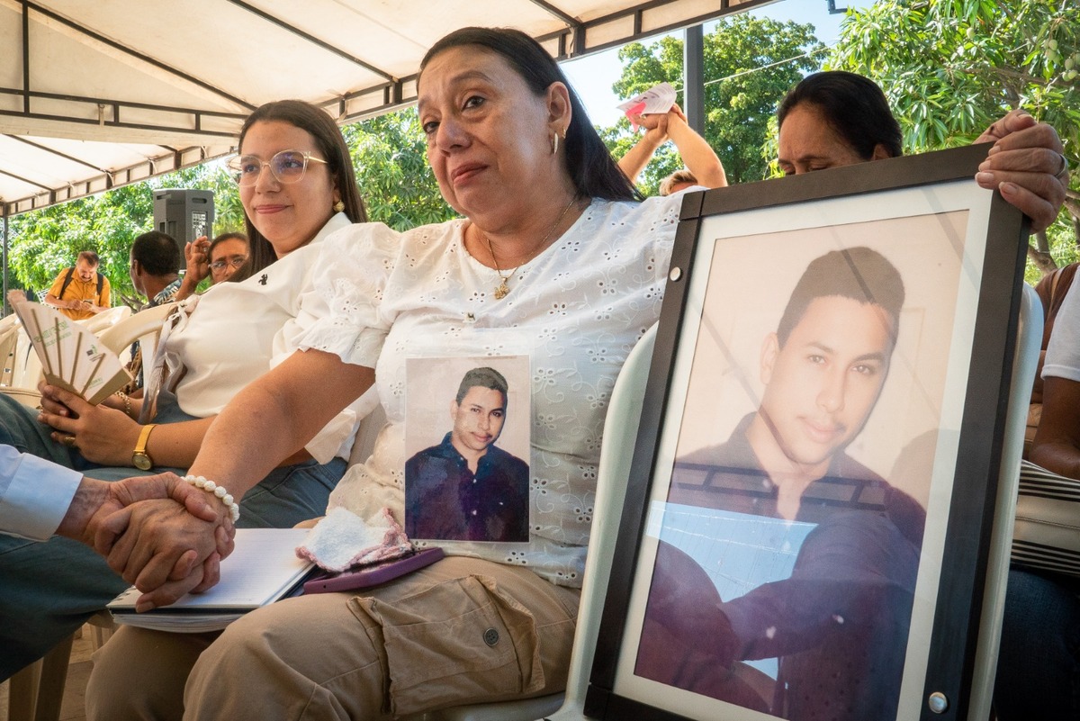 Madre buscadora recuerda a su hijo desaparecido en 2004 durante el cierre de La Ruta Buscadora UBPD en Valledupar. Foto:UBPD.