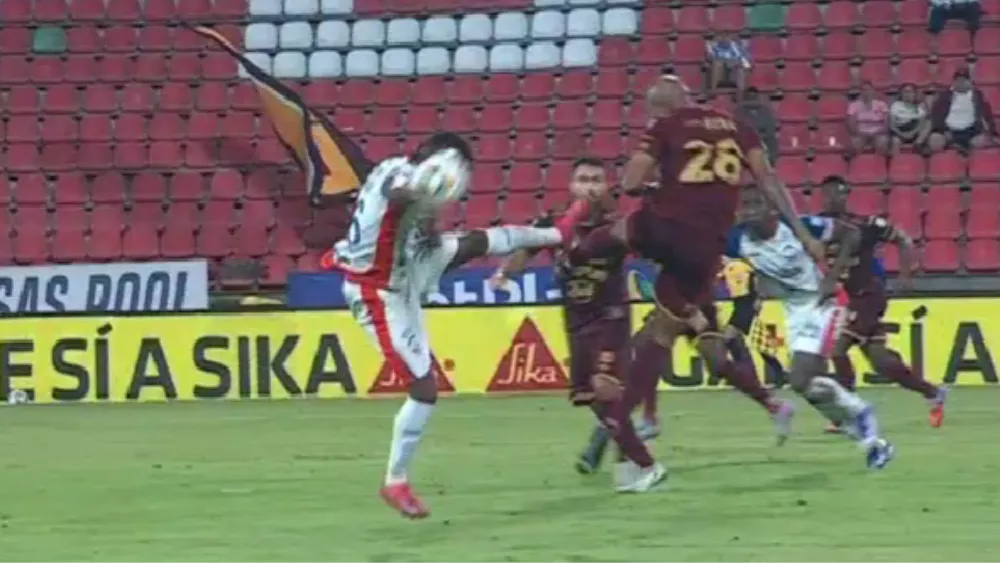 La polémica jugada del penal sancionado en contra de Alianza Valledupar.