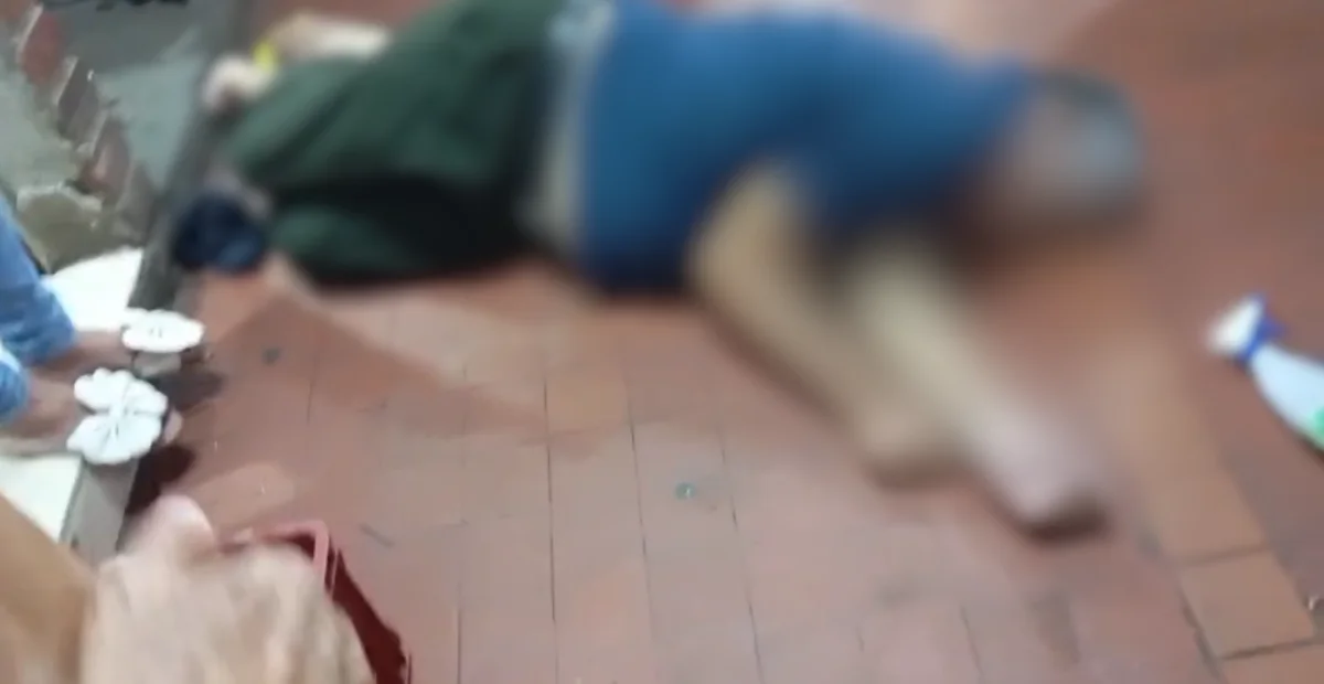 Moisés Manjarrez se encontraba comprando en uno de los locales de la plaza de mercado cuando, de manera repentina, se sintió mal y cayó al piso. Foto: cortesía.