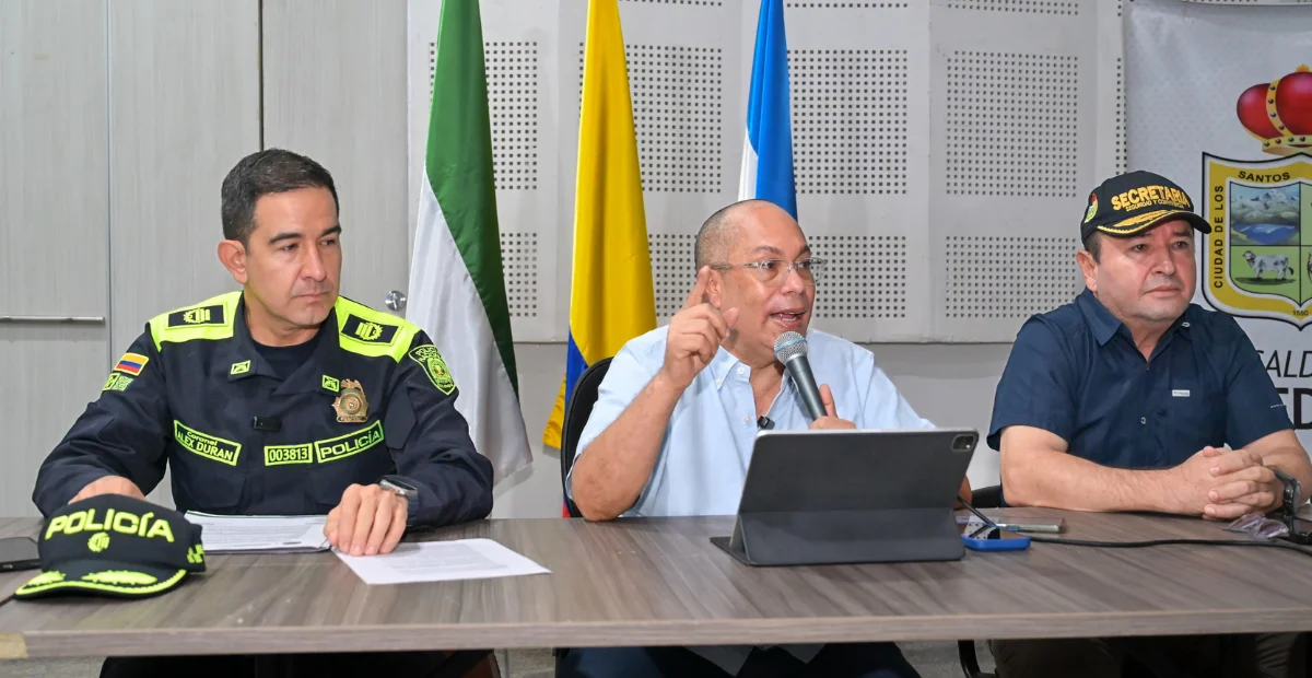 El alcalde de Valledupar, Ernesto Orozco, durante declaraciones sobre la activación del Puesto de Mando Unificado y las medidas preventivas adoptadas ante la coyuntura en la frontera con Venezuela. Foto: Alcaldía.