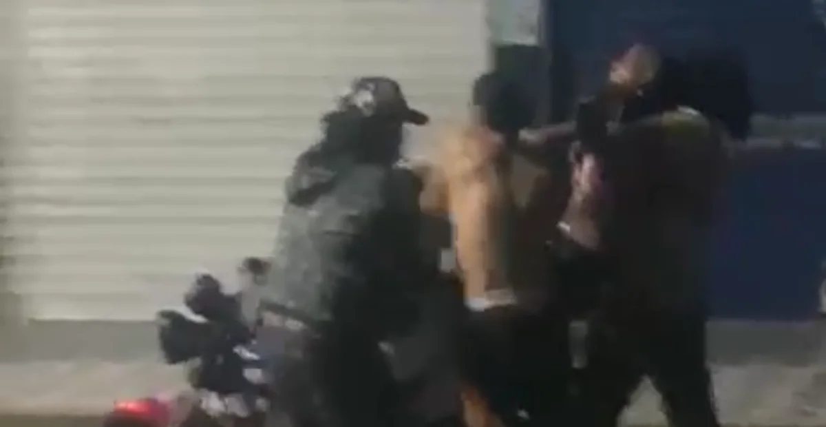 La persona lesionada fue identificada como José Gregorio Mora, de 25 años, nacionalidad venezolana, quien presentaba una herida a la altura del cuello. Foto: cortesía.