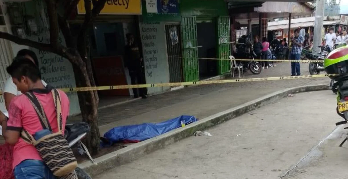 Autoridades realizaron la inspección técnica al cuerpo de un habitante de calle hallado sin vida en el barrio Centro de Pueblo Bello. Foto: cortesía.