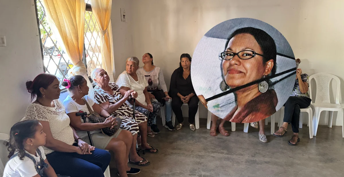 Familiares y amigos permanecen a la espera del cuerpo de Maira Alejandra Avendaño Rincón, abogada y defensora de los derechos humanos. Foto: EL PILÓN.