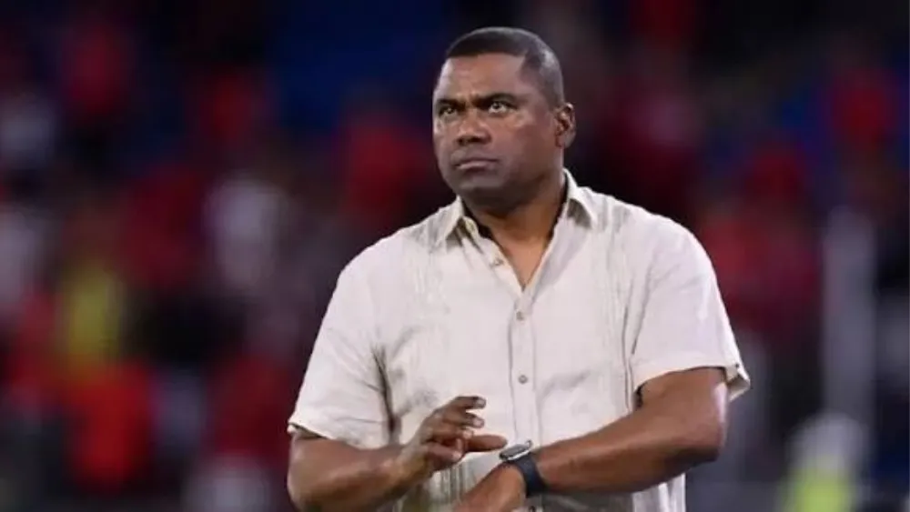 El entrenador Hubert Bodhert habló en rueda de prensa.