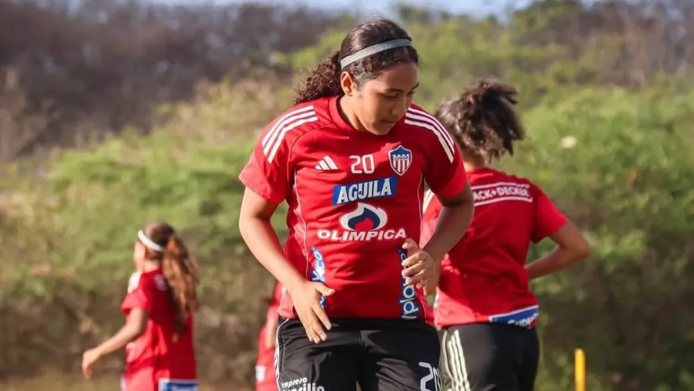 La futbolista vallenata Saileth Bonett ya entrena con el Junior de Barranquilla.