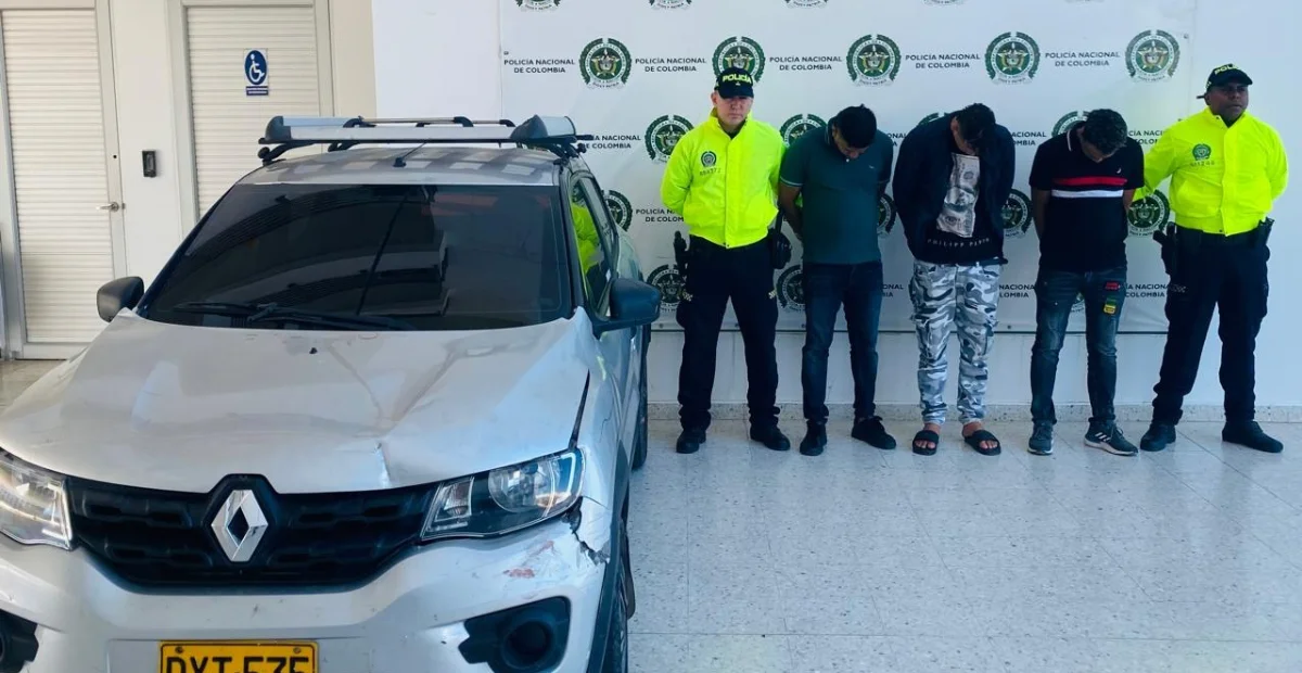 Los tres capturados fueron dejados a disposición de las autoridades judiciales tras el operativo realizado en el barrio Los Caciques, en Valledupar. Foto: Policía.