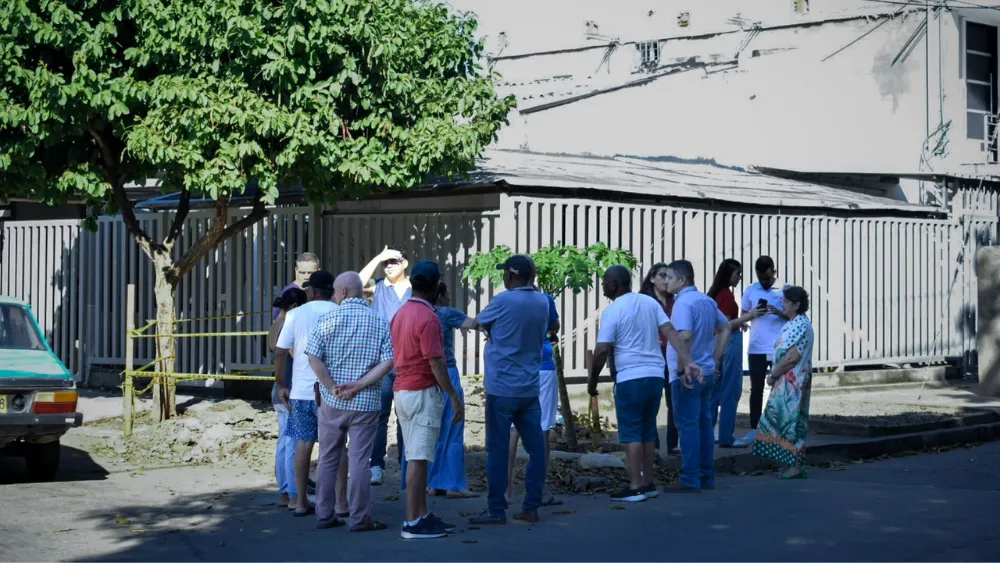 comunidad de la urbanización Francisco El Hombre se reunió para hacer un llamado de ayuda. Foto: Said Armenta.