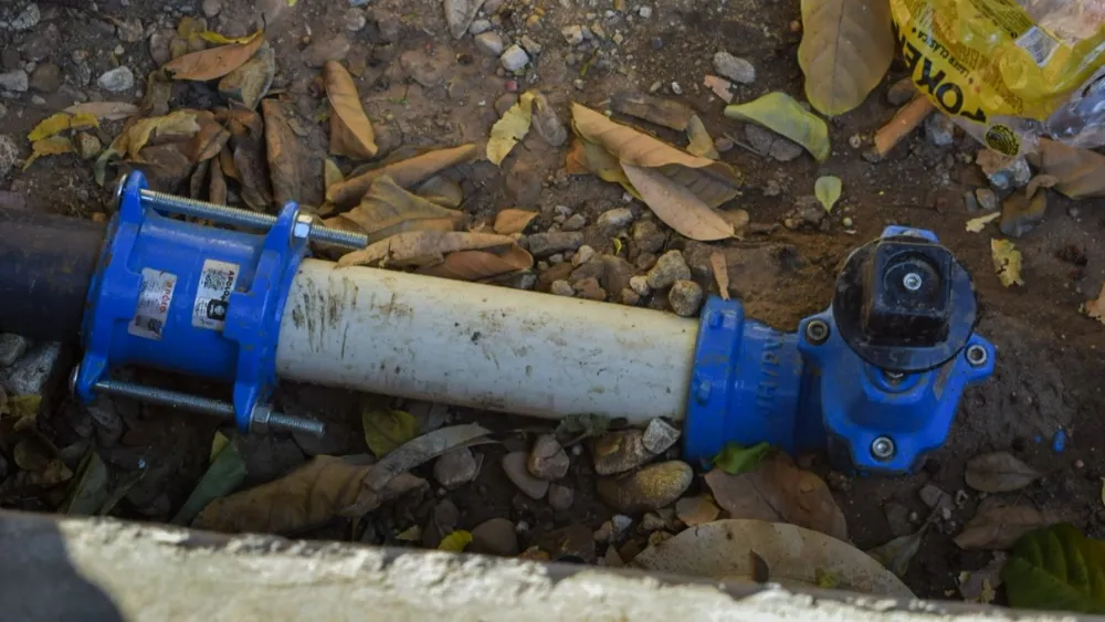 Los vecinos denuncian que una serie de trabajos realizados por Emdupar empeoraron el flujo de agua. Foto: Said Armenta.