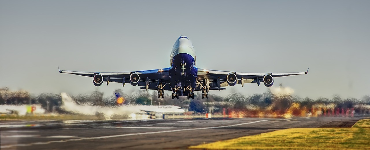Los pasajeros deben mantener las ventanas arriba durante el aterrizaje.