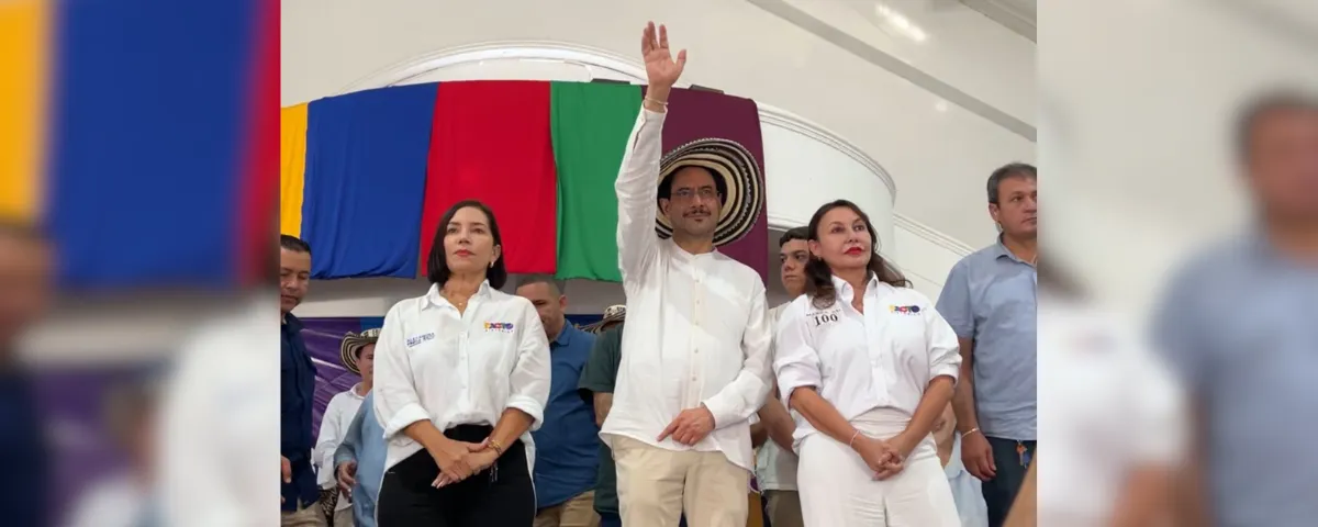 Iván Cepeda durante su visita a Valledupar en un encuentro con militantes y simpatizantes del Pacto Histórico.