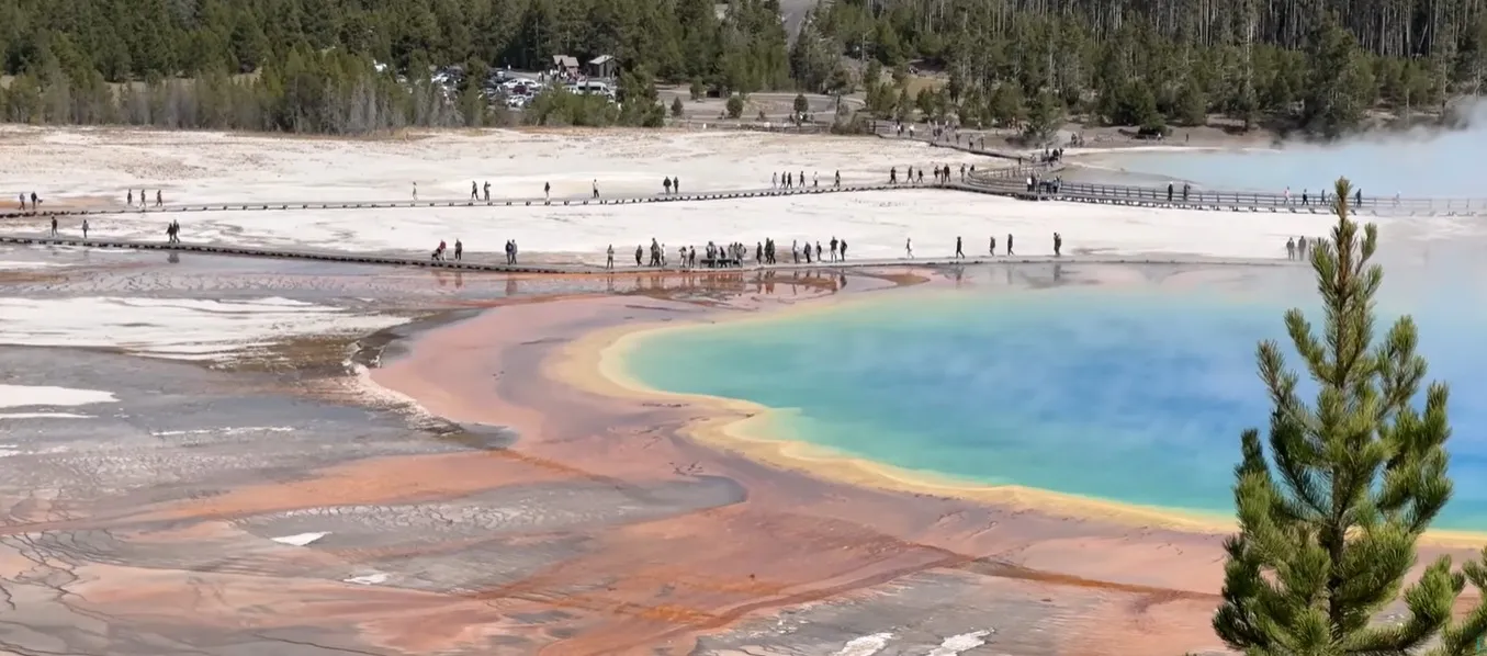 Desde géiseres hasta glaciares, los parques nacionales más visitados del mundo atraen a millones de viajeros cada año.