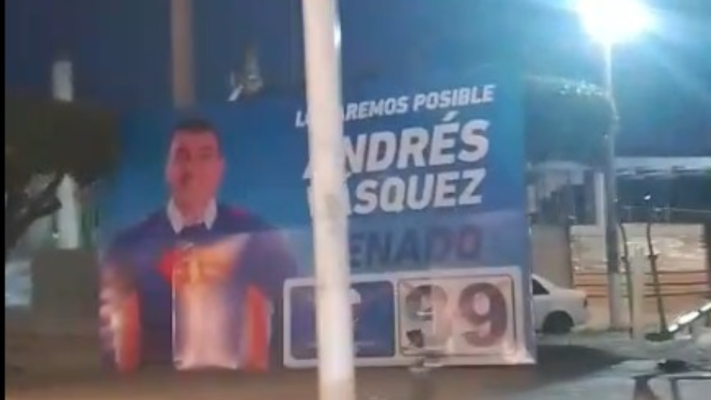 Valla política que fue instalada y posteriormente retirada por la Alcaldía en el mismo lugar. Foto: Suministrada. 
