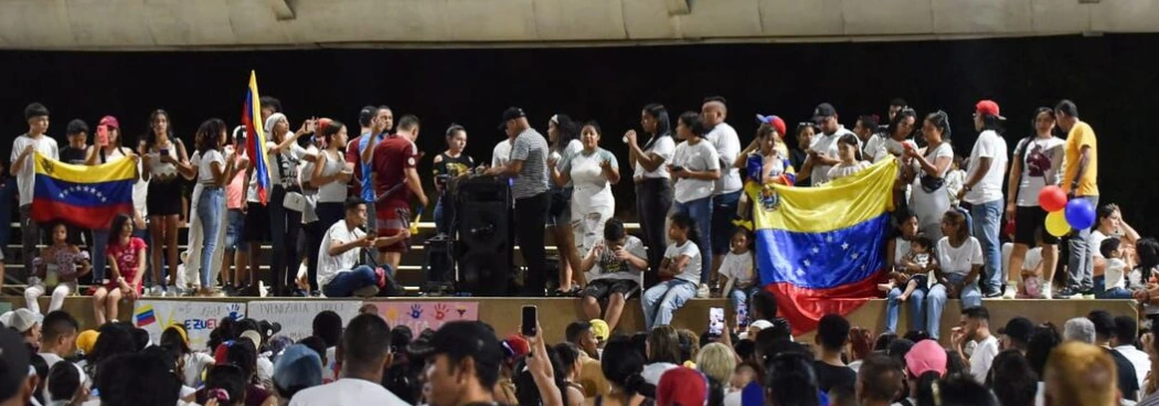 web-Venezolanos en Valledupar durante una marcha.