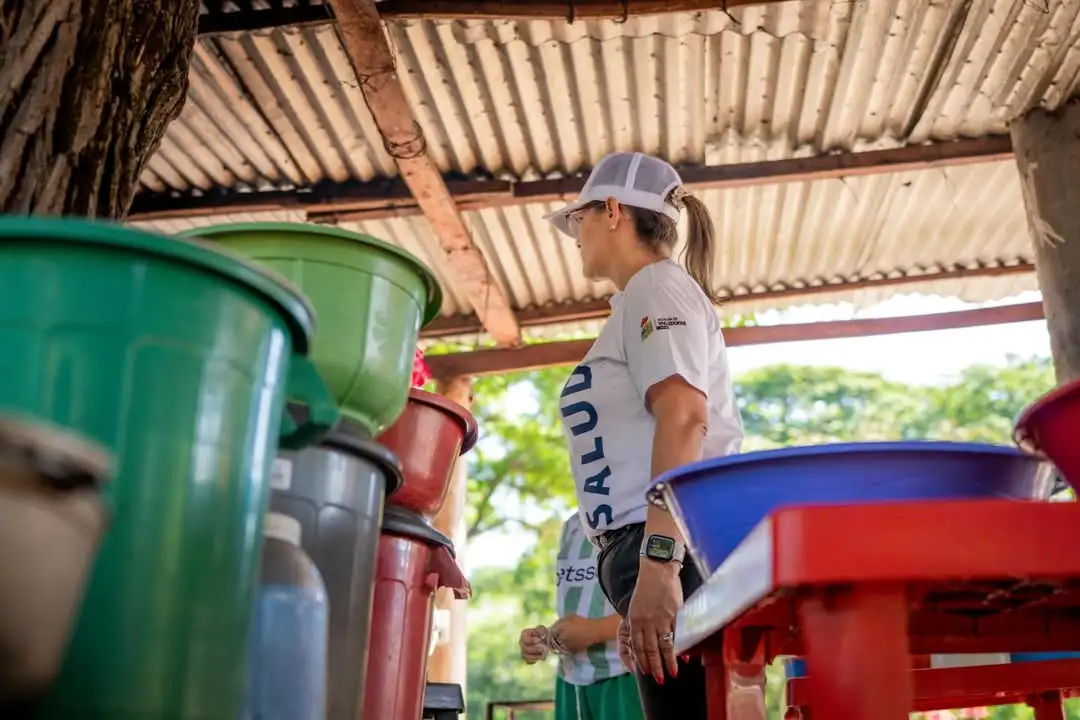 Equipo ETV detecta criaderos positivos en Río Seco durante visitas casa a casa. Foto: Secretaría de Salud de Valledupar.