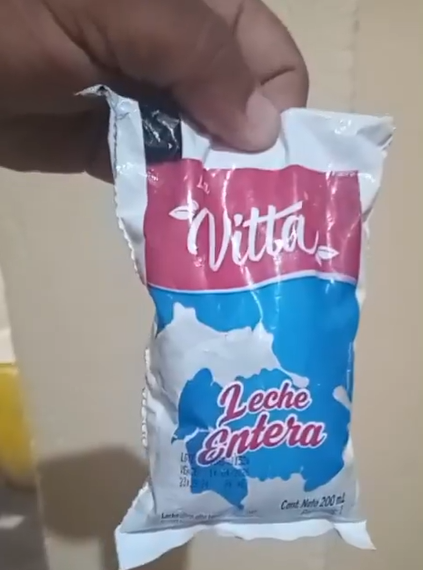 En Valledupar, padres denuncian que en colegios como la I.E. Francisco Molina estarían entregando leche vencida a los niños por el PAE.