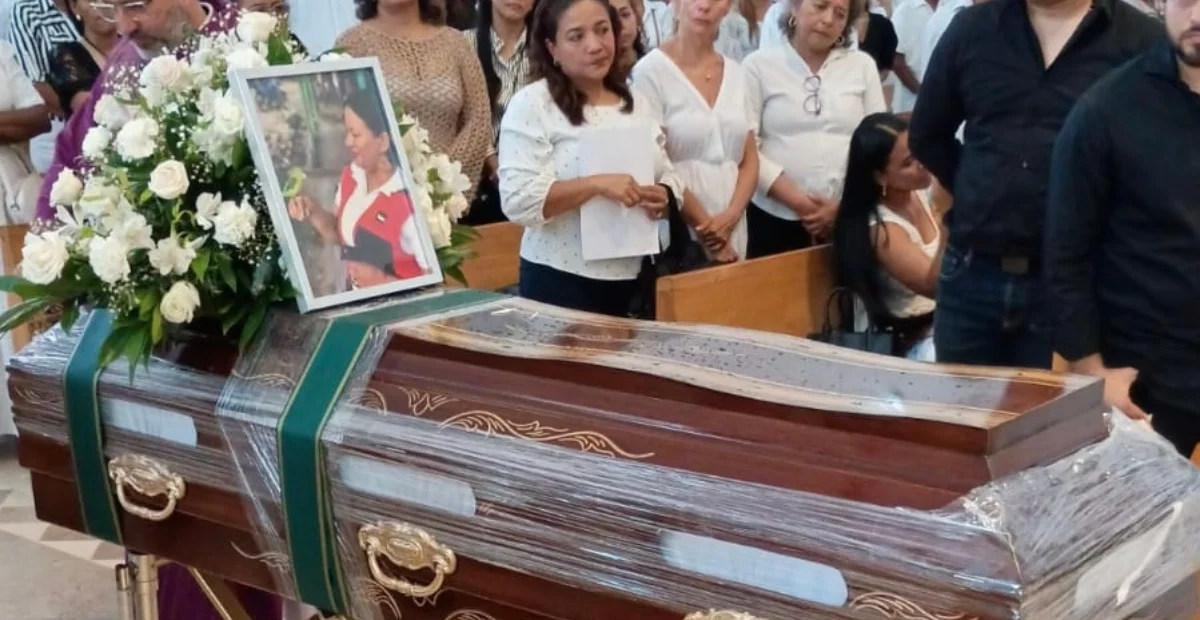 Familiares, amigos y ciudadanos acompañaron las exequias de Maira Alejandra Avendaño en la Catedral Eccehomo de Valledupar. Foto: cortesía.